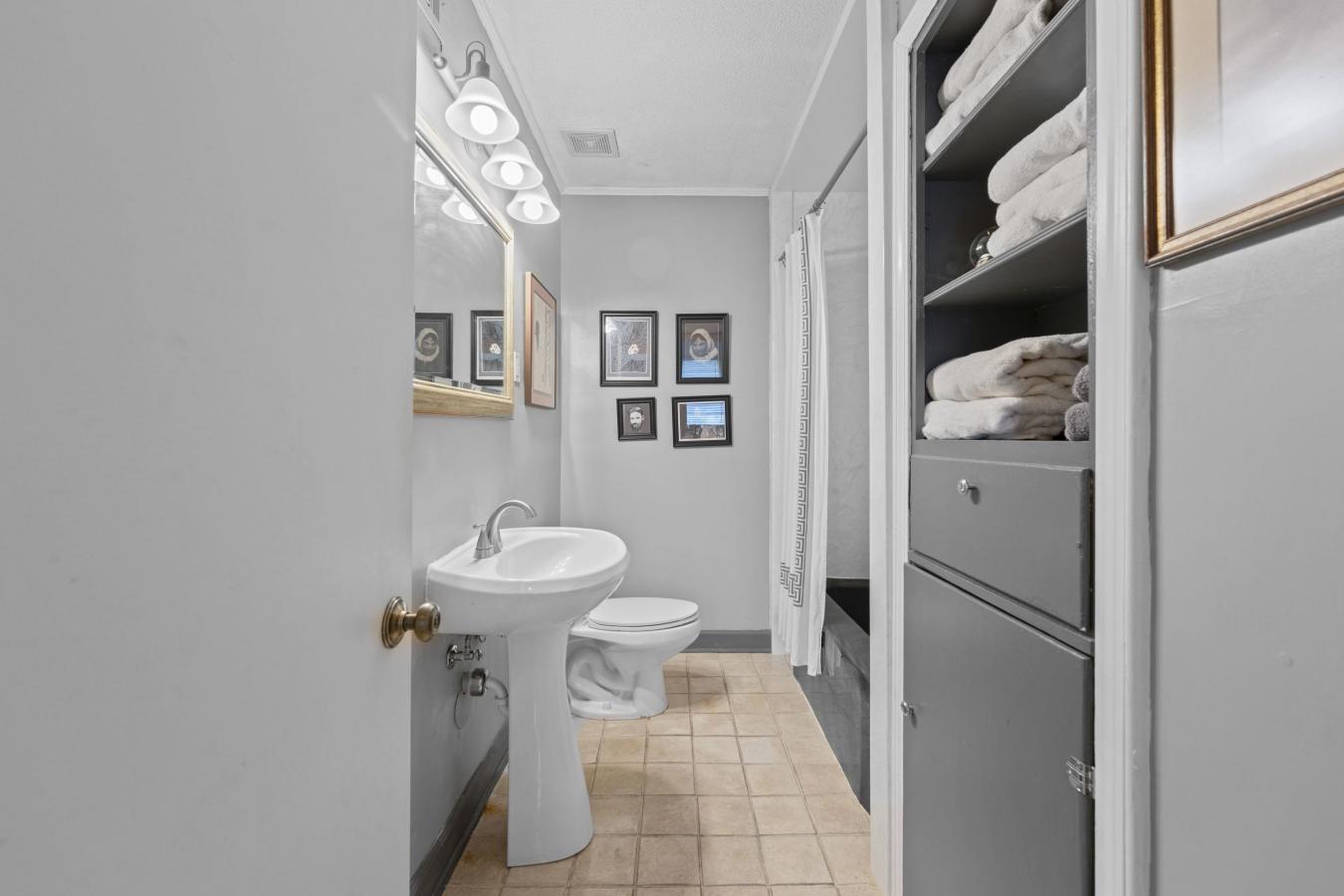 Memphis, Shelby, 38117, United States, 3 Bedrooms Bedrooms, ,2 BathroomsBathrooms,Residential,For Sale,1936026 Memphis, Shelby, 38117, United States, 3 Bedrooms Bedrooms, ,2 BathroomsBathrooms,Residential,For Sale,1936026