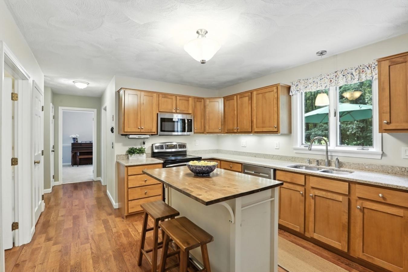 Pepperell, Middlesex, 01463, United States, 3 Bedrooms Bedrooms, ,2 BathroomsBathrooms,Residential,For Sale,1936020