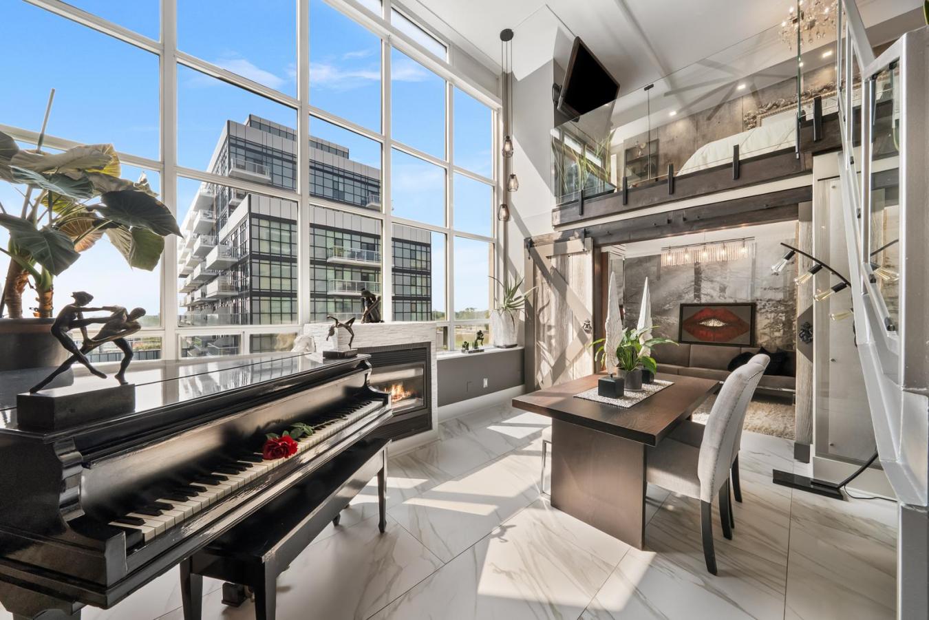 Toronto, -, M8Y 4G6, Canada, 3 Bedrooms Bedrooms, ,2 BathroomsBathrooms,Residential,For Sale,1936321