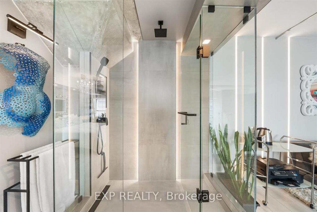 Toronto, -, M8Y 4G6, Canada, 3 Bedrooms Bedrooms, ,2 BathroomsBathrooms,Residential,For Sale,1936321