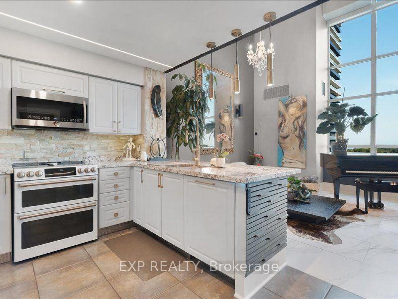 Toronto, -, M8Y 4G6, Canada, 3 Bedrooms Bedrooms, ,2 BathroomsBathrooms,Residential,For Sale,1936321