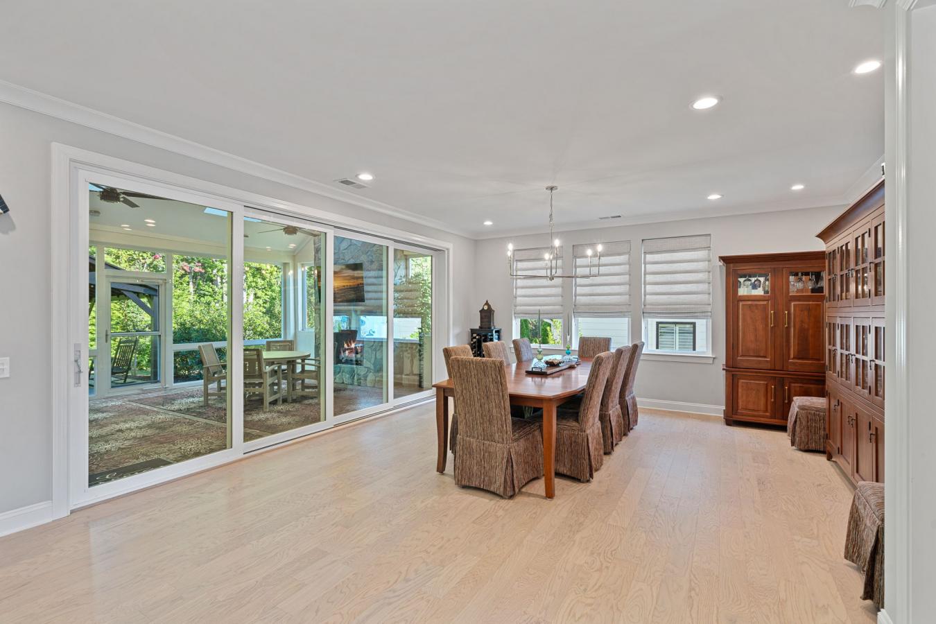 Huntersville, Mecklenburs, 28078, United States, 4 Bedrooms Bedrooms, ,3 BathroomsBathrooms,Residential,For Sale,1936316