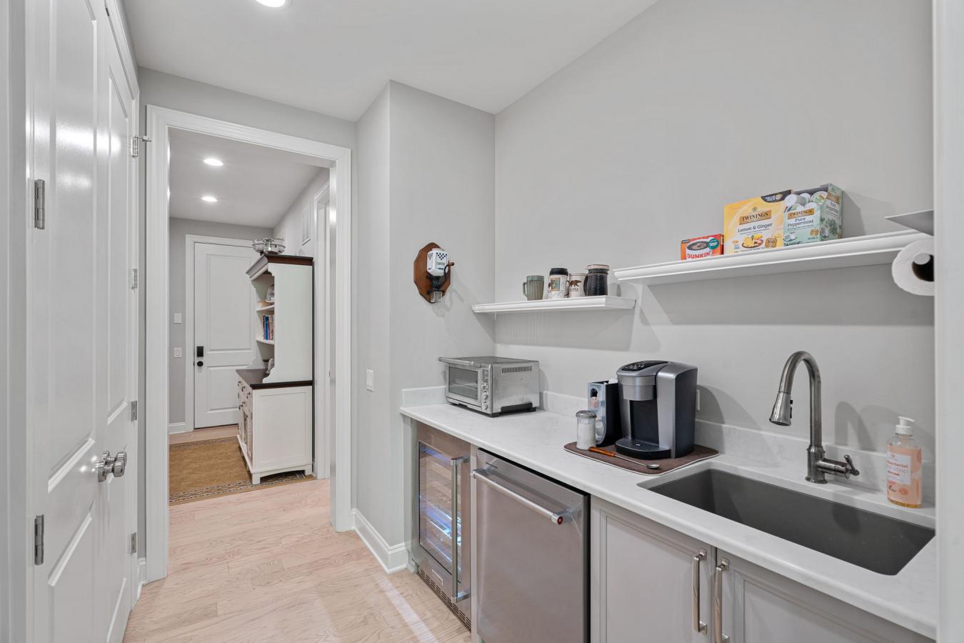 Huntersville, Mecklenburs, 28078, United States, 4 Bedrooms Bedrooms, ,3 BathroomsBathrooms,Residential,For Sale,1936316