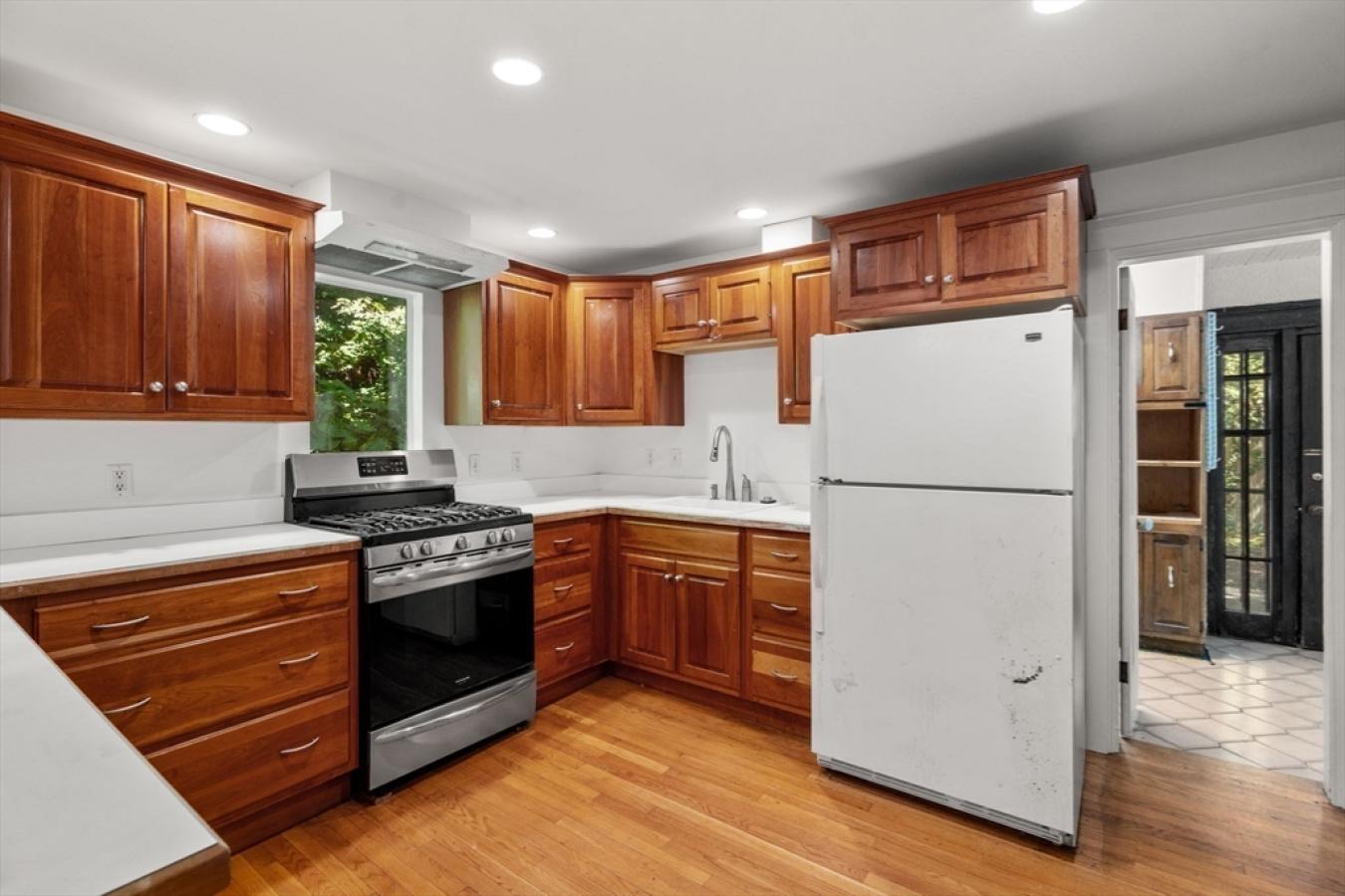 Wellesley, Norfolk, 02482, United States, 8 Bedrooms Bedrooms, ,4 BathroomsBathrooms,Residential,For Sale,1936311