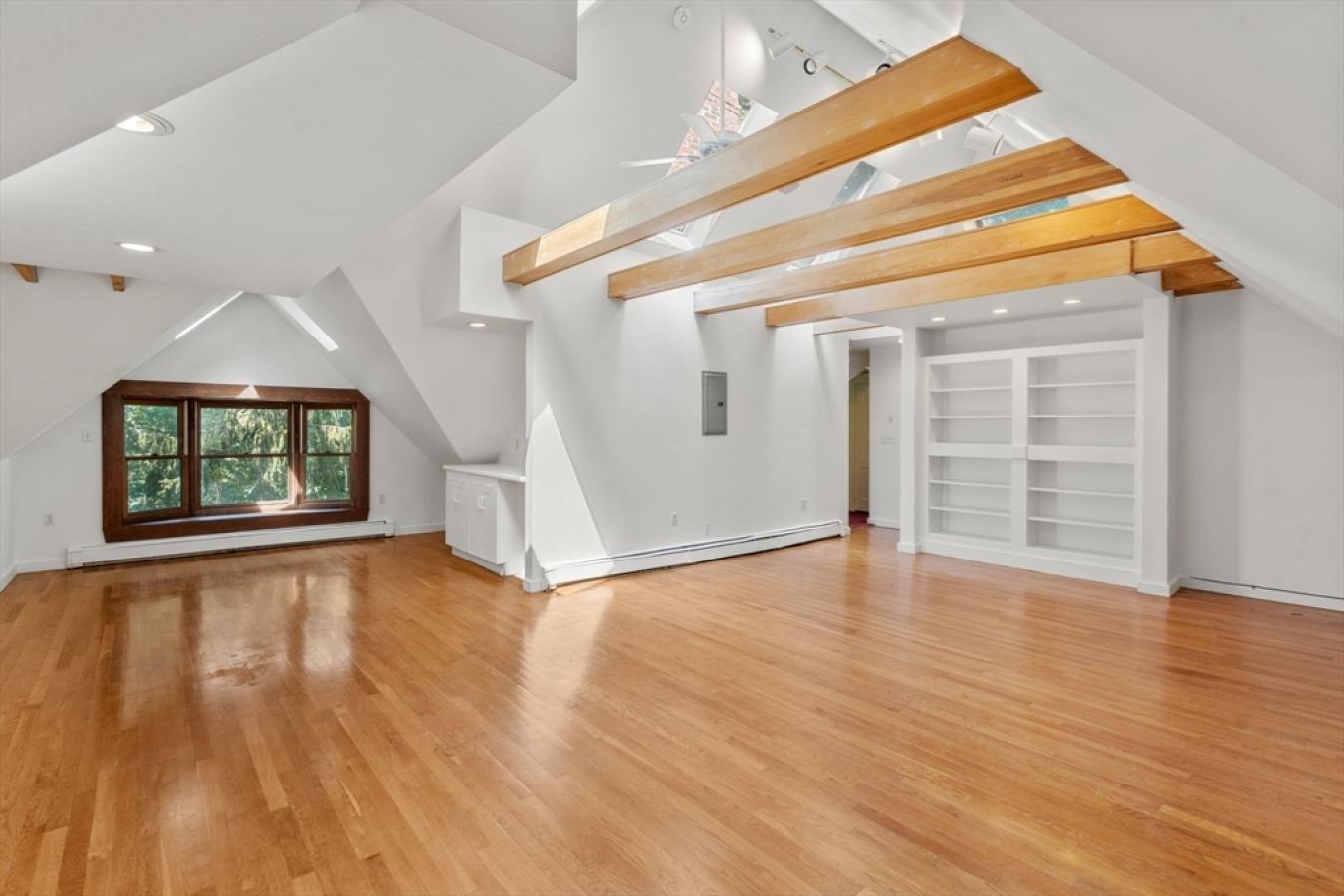 Wellesley, Norfolk, 02482, United States, 8 Bedrooms Bedrooms, ,4 BathroomsBathrooms,Residential,For Sale,1936311