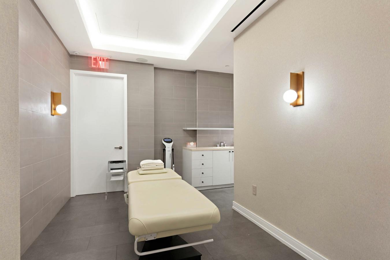 New York, New York, 10022, United States, 2 Bedrooms Bedrooms, ,2 BathroomsBathrooms,Residential,For Sale,1936305