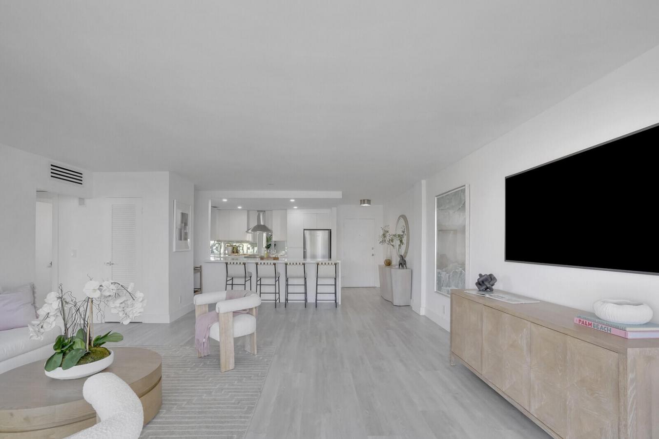 Palm Beach, Florida, 33480, United States, 2 Bedrooms Bedrooms, ,2 BathroomsBathrooms,Residential,For Sale,1936300