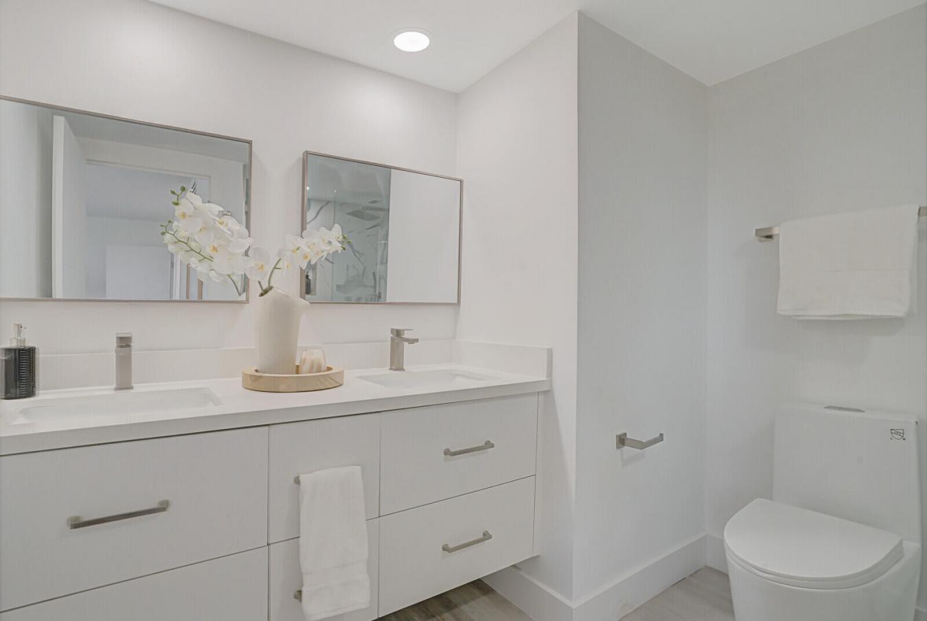 Palm Beach, Florida, 33480, United States, 2 Bedrooms Bedrooms, ,2 BathroomsBathrooms,Residential,For Sale,1936300