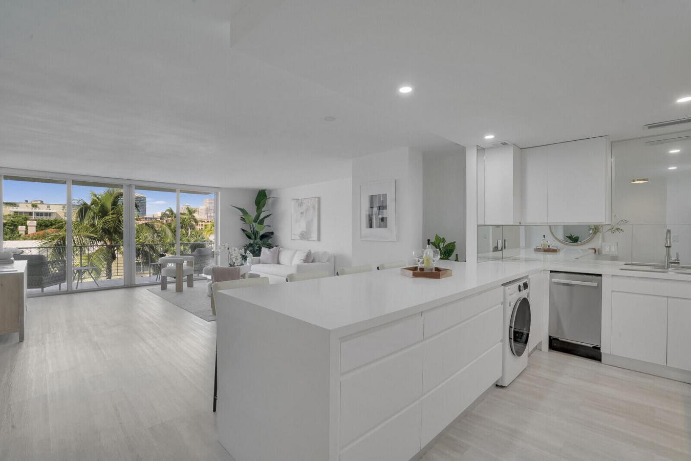 Palm Beach, Florida, 33480, United States, 2 Bedrooms Bedrooms, ,2 BathroomsBathrooms,Residential,For Sale,1936300