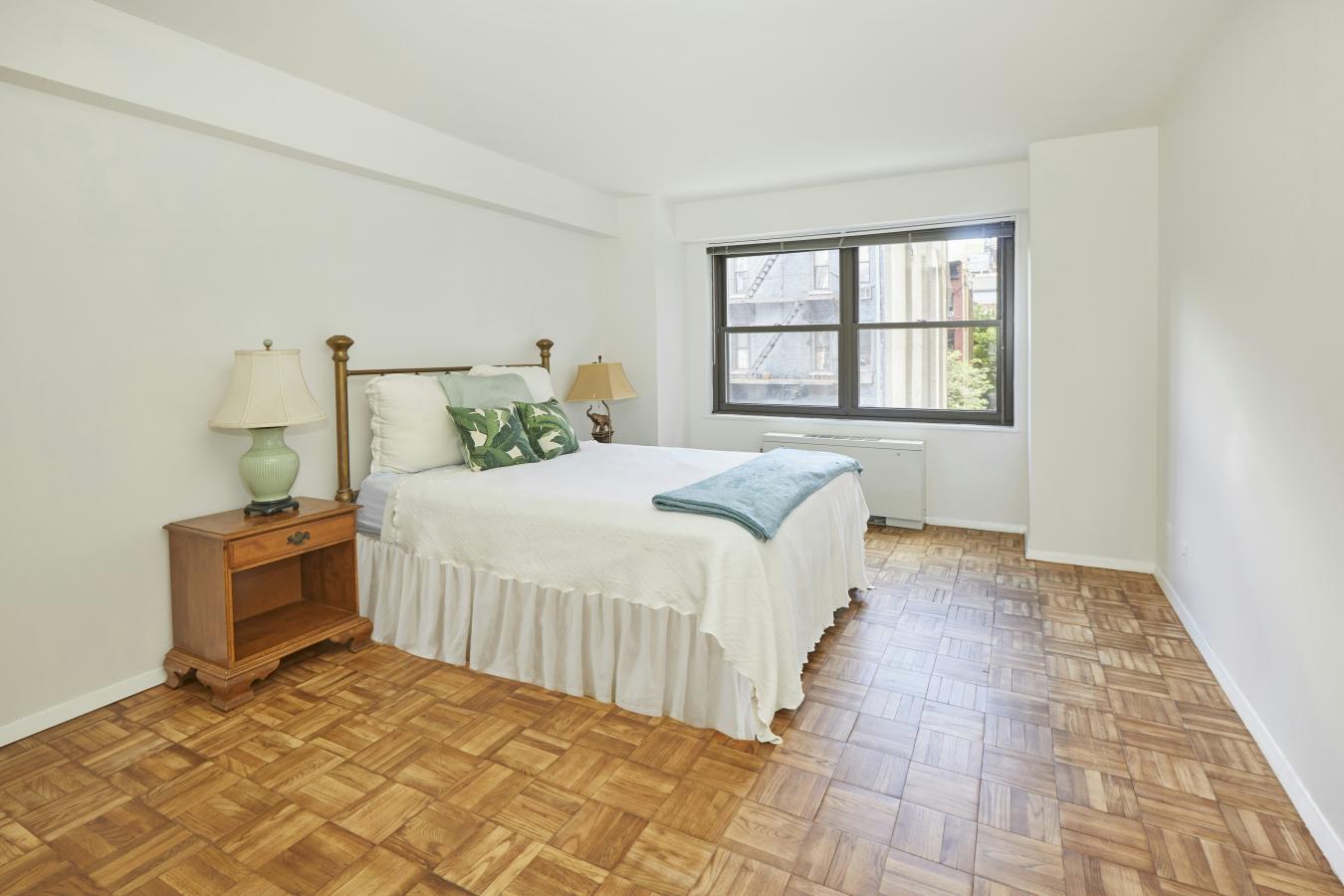 New York, New York, 10028, United States, 4 Bedrooms Bedrooms, ,4 BathroomsBathrooms,Residential,For Sale,1936559