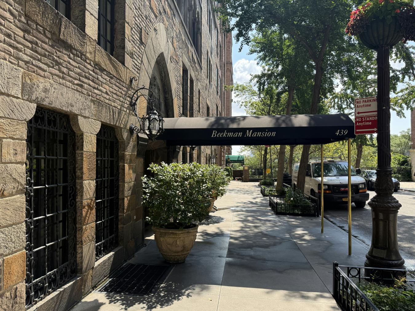 New York, New York, 10022, United States, 3 Bedrooms Bedrooms, ,2 BathroomsBathrooms,Residential,For Sale,1936555