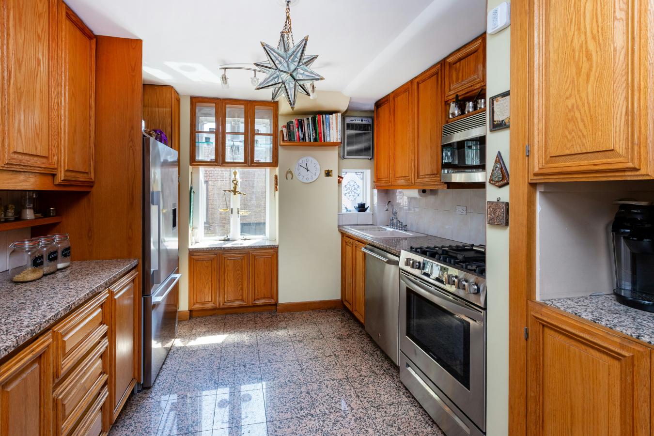 New York, New York, 10022, United States, 3 Bedrooms Bedrooms, ,2 BathroomsBathrooms,Residential,For Sale,1936555