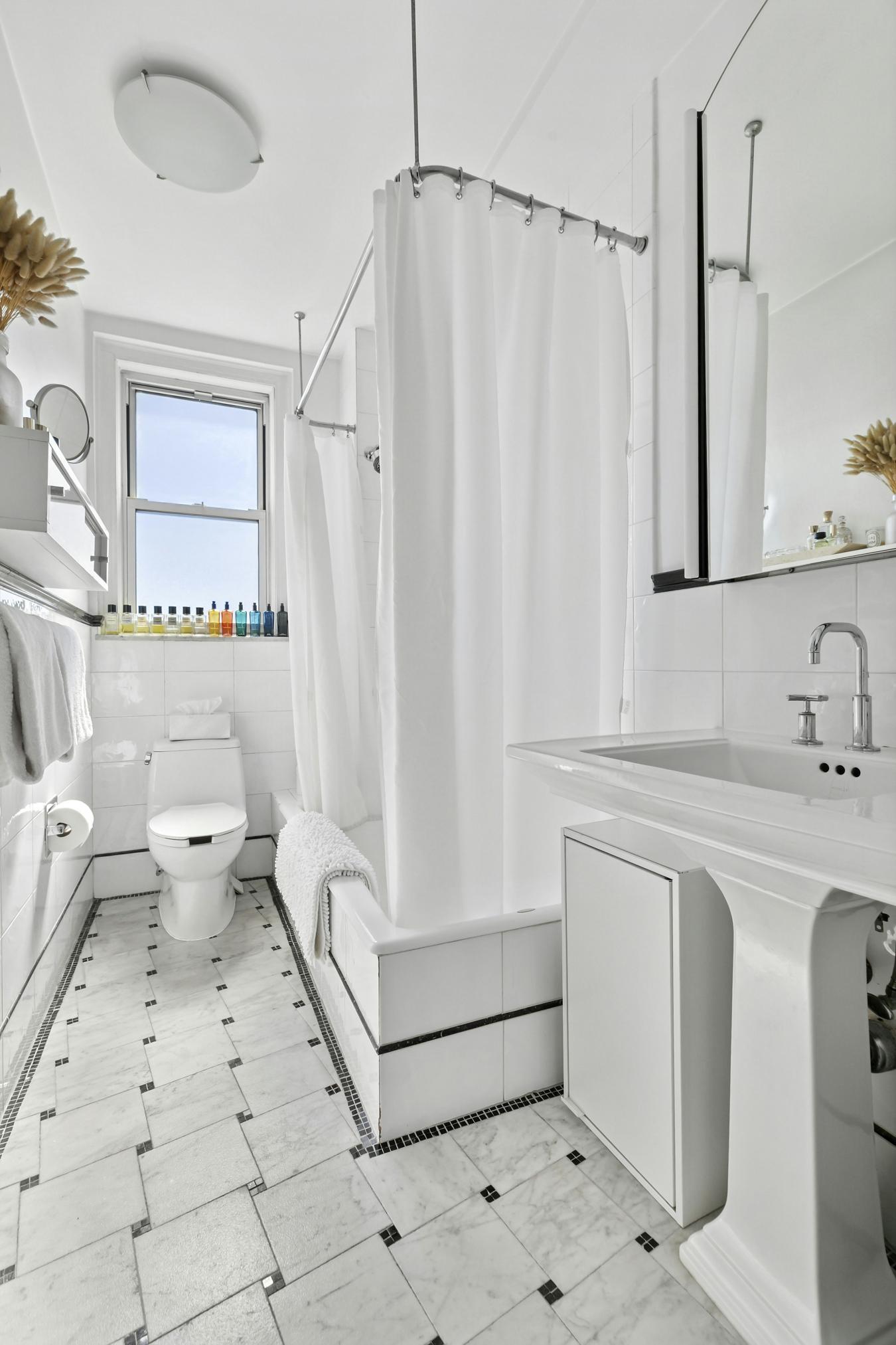 Gramercy Park, New York, 10003, United States, 2 Bedrooms Bedrooms, ,1 BathroomBathrooms,Residential,For Sale,1952712