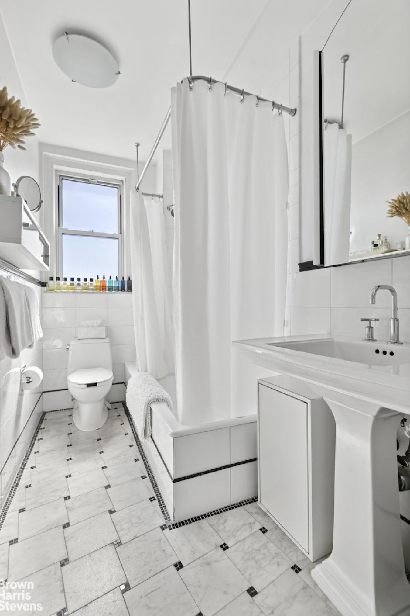 Gramercy Park, New York, 10003, United States, 2 Bedrooms Bedrooms, ,1 BathroomBathrooms,Residential,For Sale,1936554