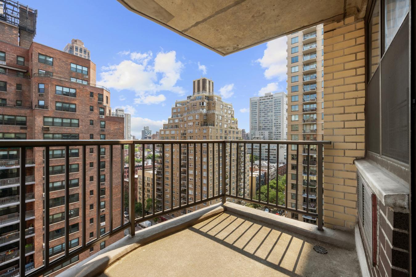 New York, New York, 10075, United States, 2 Bedrooms Bedrooms, ,1 BathroomBathrooms,Residential,For Sale,1953223