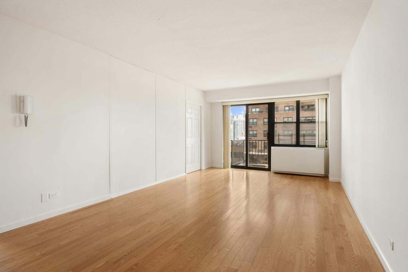 New York, New York, 10075, United States, 2 Bedrooms Bedrooms, ,1 BathroomBathrooms,Residential,For Sale,1953223