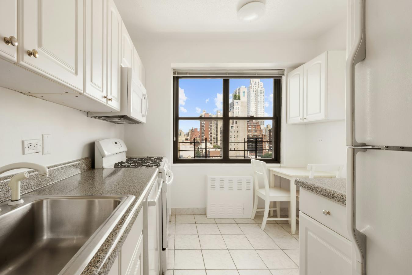New York, New York, 10075, United States, 2 Bedrooms Bedrooms, ,1 BathroomBathrooms,Residential,For Sale,1953223