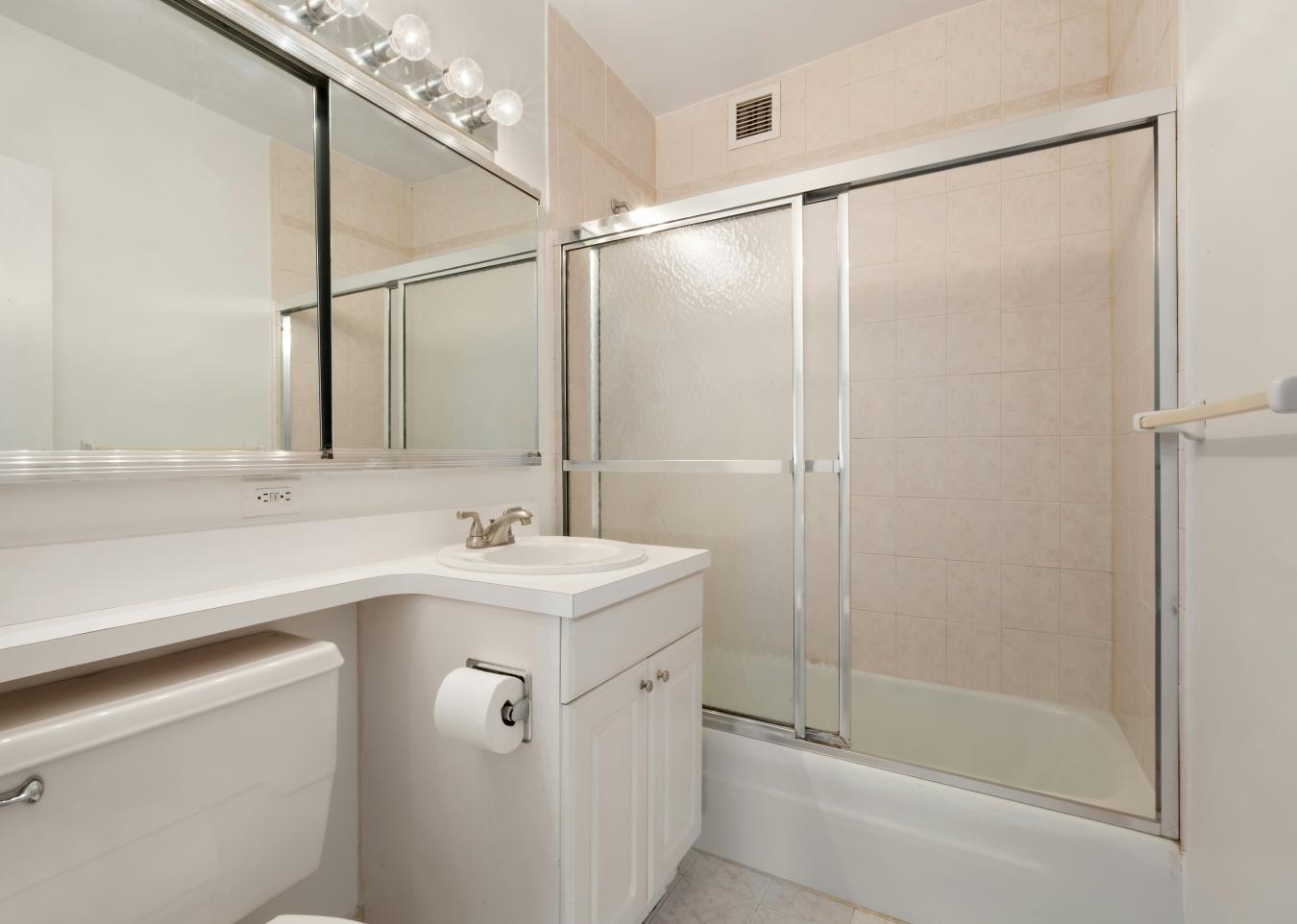 New York, New York, 10075, United States, 2 Bedrooms Bedrooms, ,1 BathroomBathrooms,Residential,For Sale,1953223