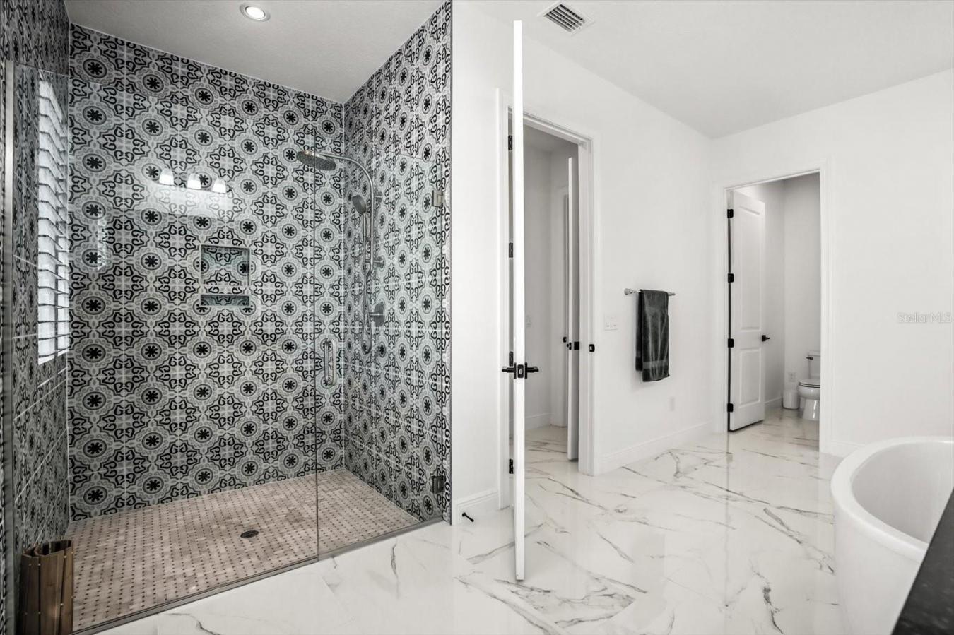 ORLANDO, Orange, 32827, United States, 4 Bedrooms Bedrooms, ,4 BathroomsBathrooms,Residential,For Sale,1936551