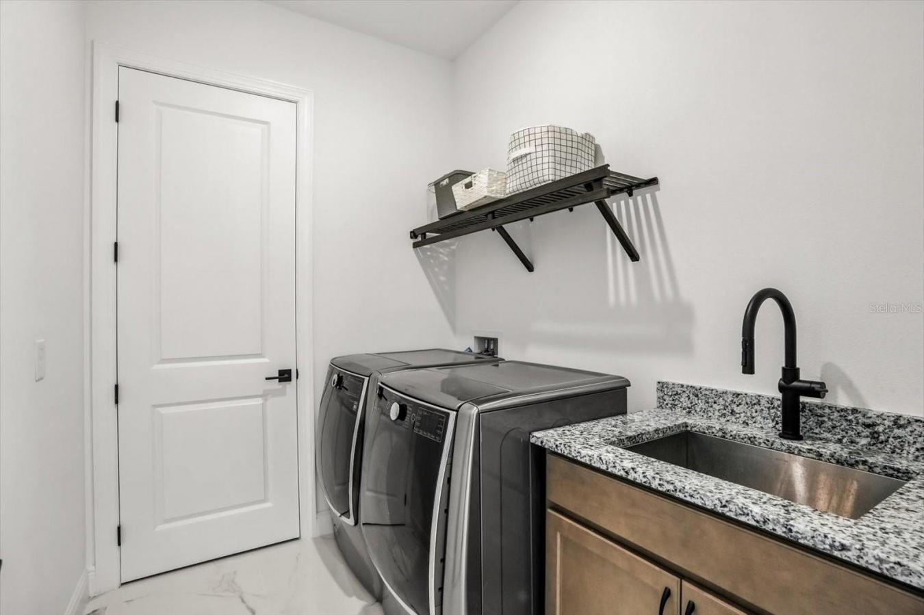 ORLANDO, Orange, 32827, United States, 4 Bedrooms Bedrooms, ,4 BathroomsBathrooms,Residential,For Sale,1936551