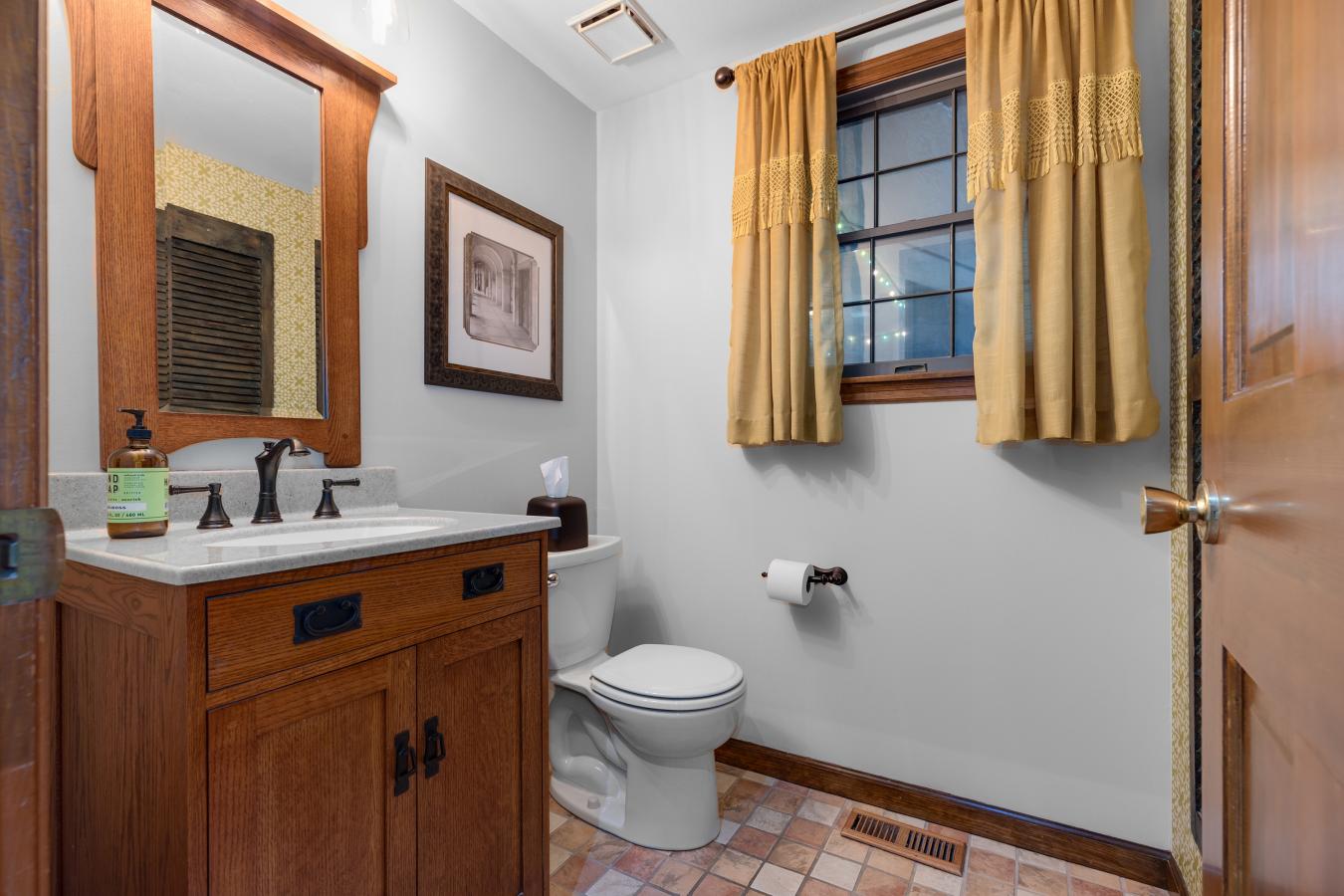 Chesterfield, St Louis, 63017, United States, 4 Bedrooms Bedrooms, ,3 BathroomsBathrooms,Residential,For Sale,1936550