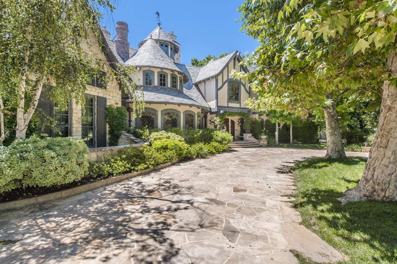 Calabasas, Los Angeles, 91302, United States, 6 Bedrooms Bedrooms, ,10 BathroomsBathrooms,Residential,For Sale,1936543