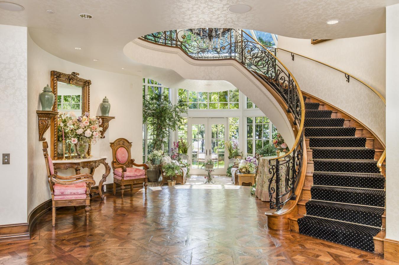 Calabasas, Los Angeles, 91302, United States, 6 Bedrooms Bedrooms, ,10 BathroomsBathrooms,Residential,For Sale,1936543
