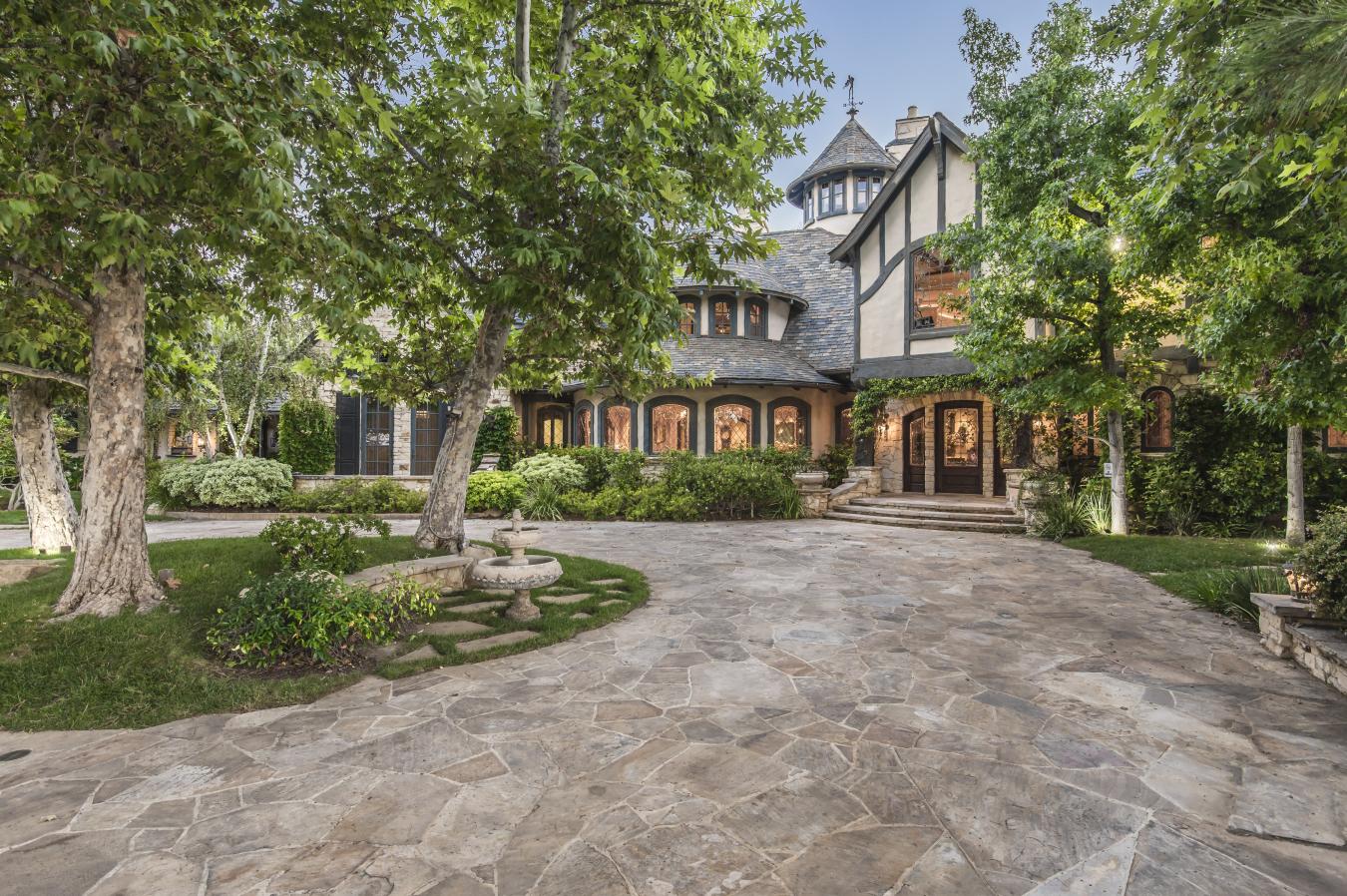 Calabasas, Los Angeles, 91302, United States, 6 Bedrooms Bedrooms, ,10 BathroomsBathrooms,Residential,For Sale,1936543