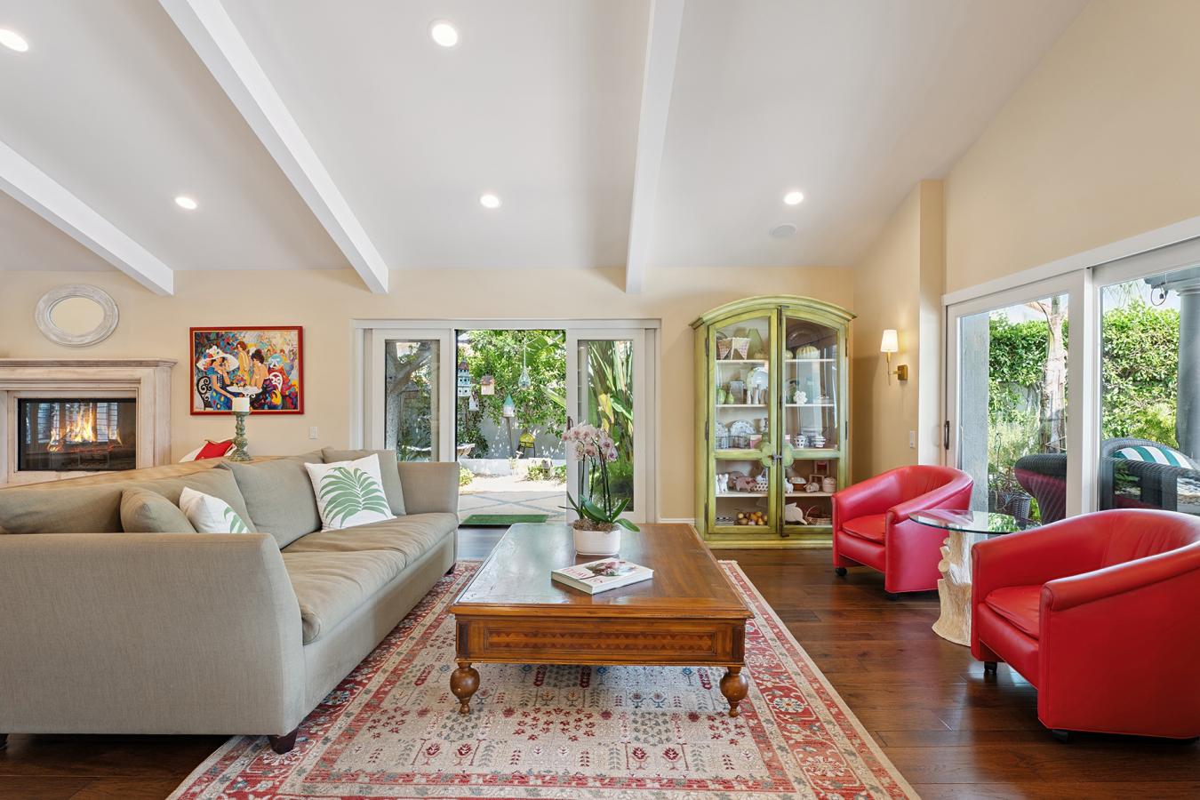 Calabasas, California, 91302, United States, 4 Bedrooms Bedrooms, ,5 BathroomsBathrooms,Residential,For Sale,1936544