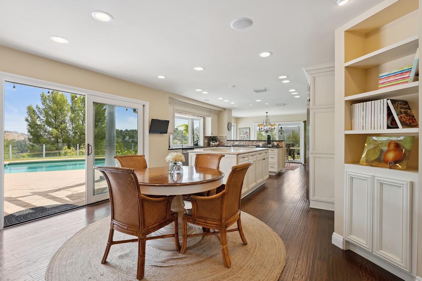Calabasas, California, 91302, United States, 4 Bedrooms Bedrooms, ,5 BathroomsBathrooms,Residential,For Sale,1936544
