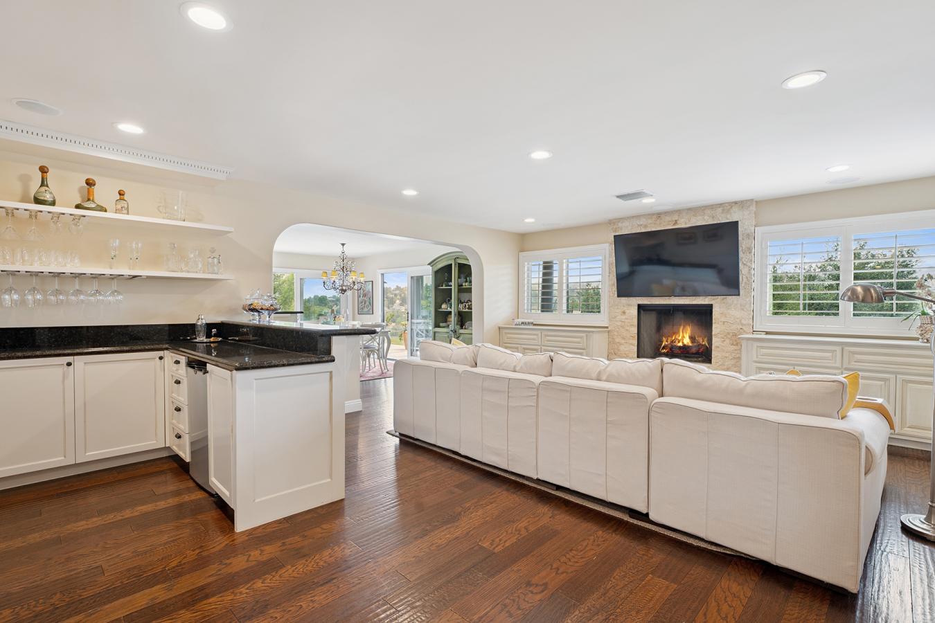 Calabasas, California, 91302, United States, 4 Bedrooms Bedrooms, ,5 BathroomsBathrooms,Residential,For Sale,1936544