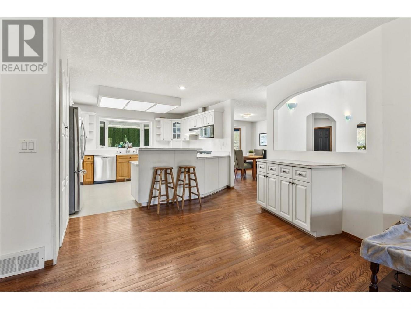 Salmon Arm, BC, V1E1Y4, Canada, 4 Bedrooms Bedrooms, ,3 BathroomsBathrooms,Residential,For Sale,1936541