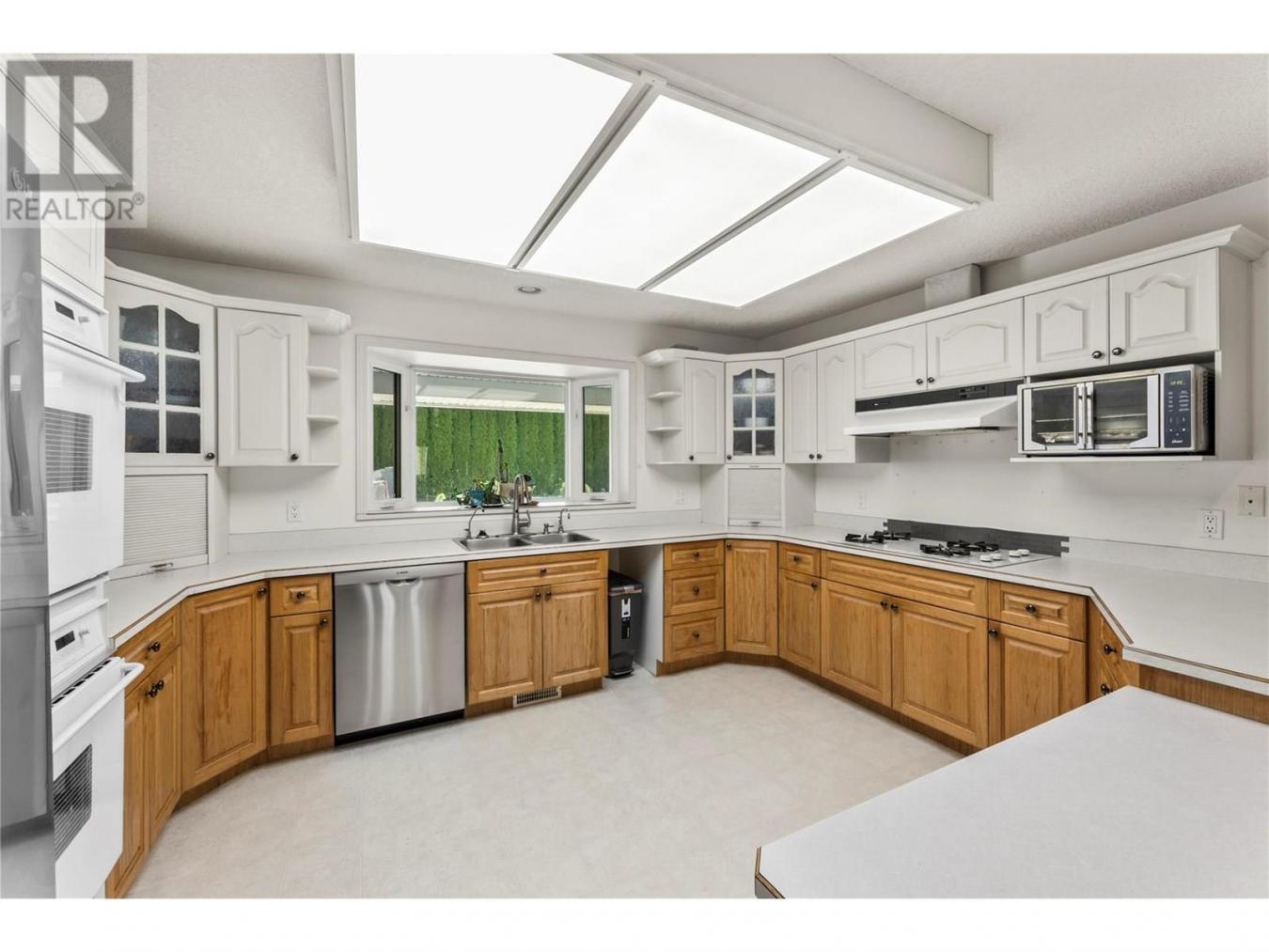 Salmon Arm, BC, V1E1Y4, Canada, 4 Bedrooms Bedrooms, ,3 BathroomsBathrooms,Residential,For Sale,1936541
