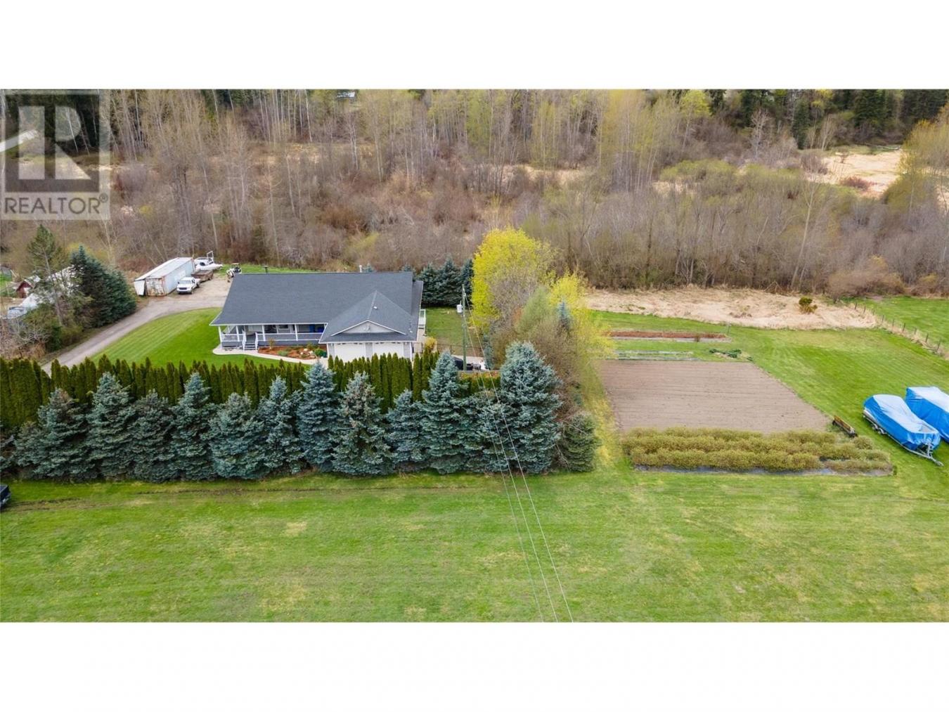 Salmon Arm, BC, V1E1Y4, Canada, 4 Bedrooms Bedrooms, ,3 BathroomsBathrooms,Residential,For Sale,1936541