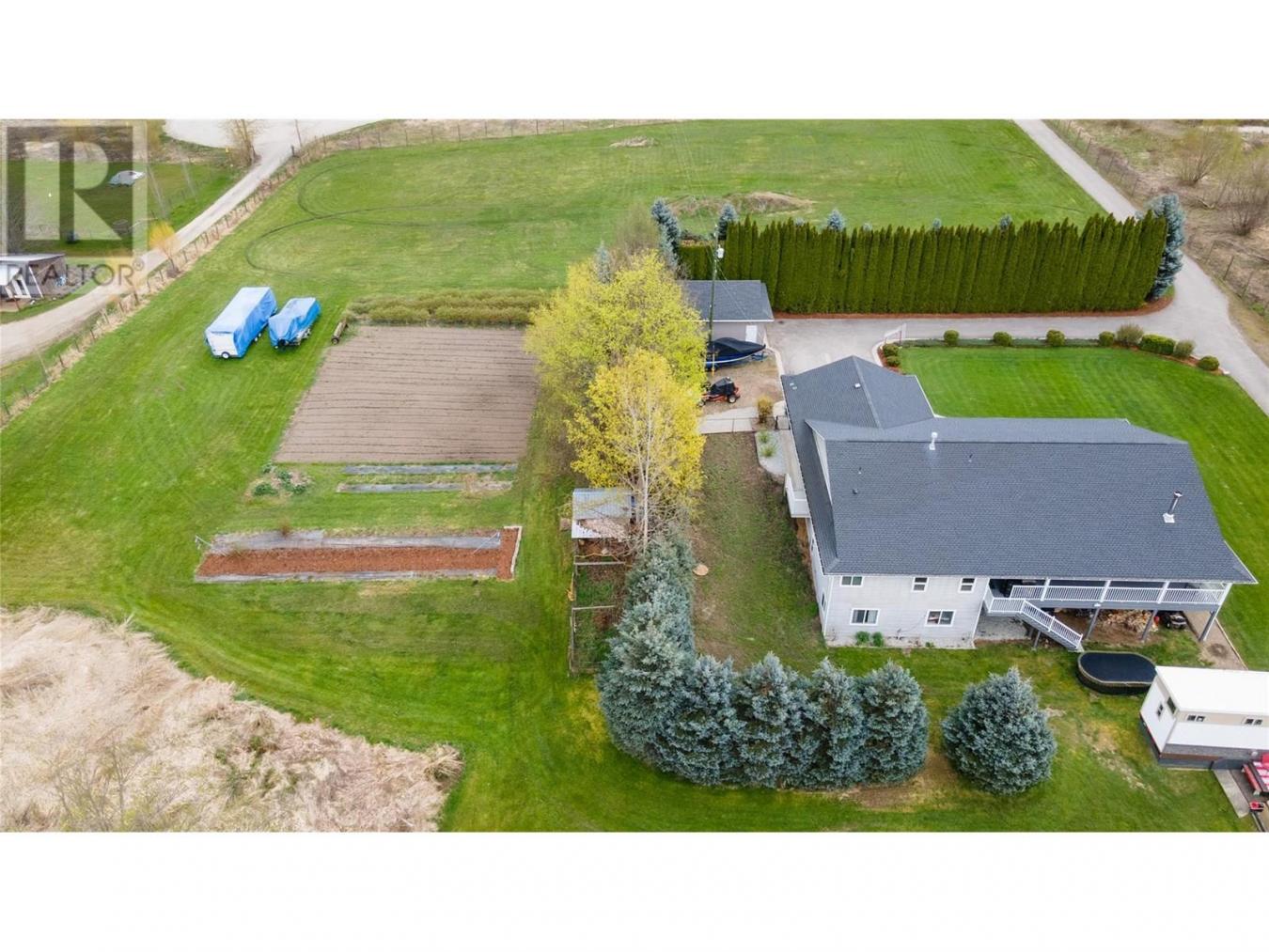 Salmon Arm, BC, V1E1Y4, Canada, 4 Bedrooms Bedrooms, ,3 BathroomsBathrooms,Residential,For Sale,1936541