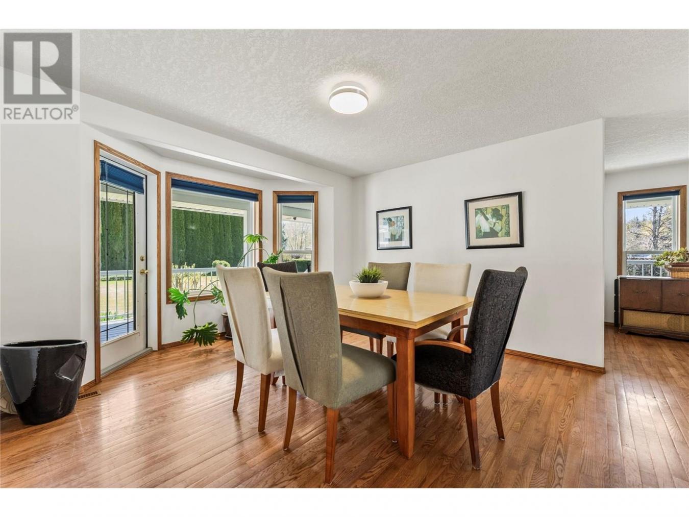 Salmon Arm, BC, V1E1Y4, Canada, 4 Bedrooms Bedrooms, ,3 BathroomsBathrooms,Residential,For Sale,1936541
