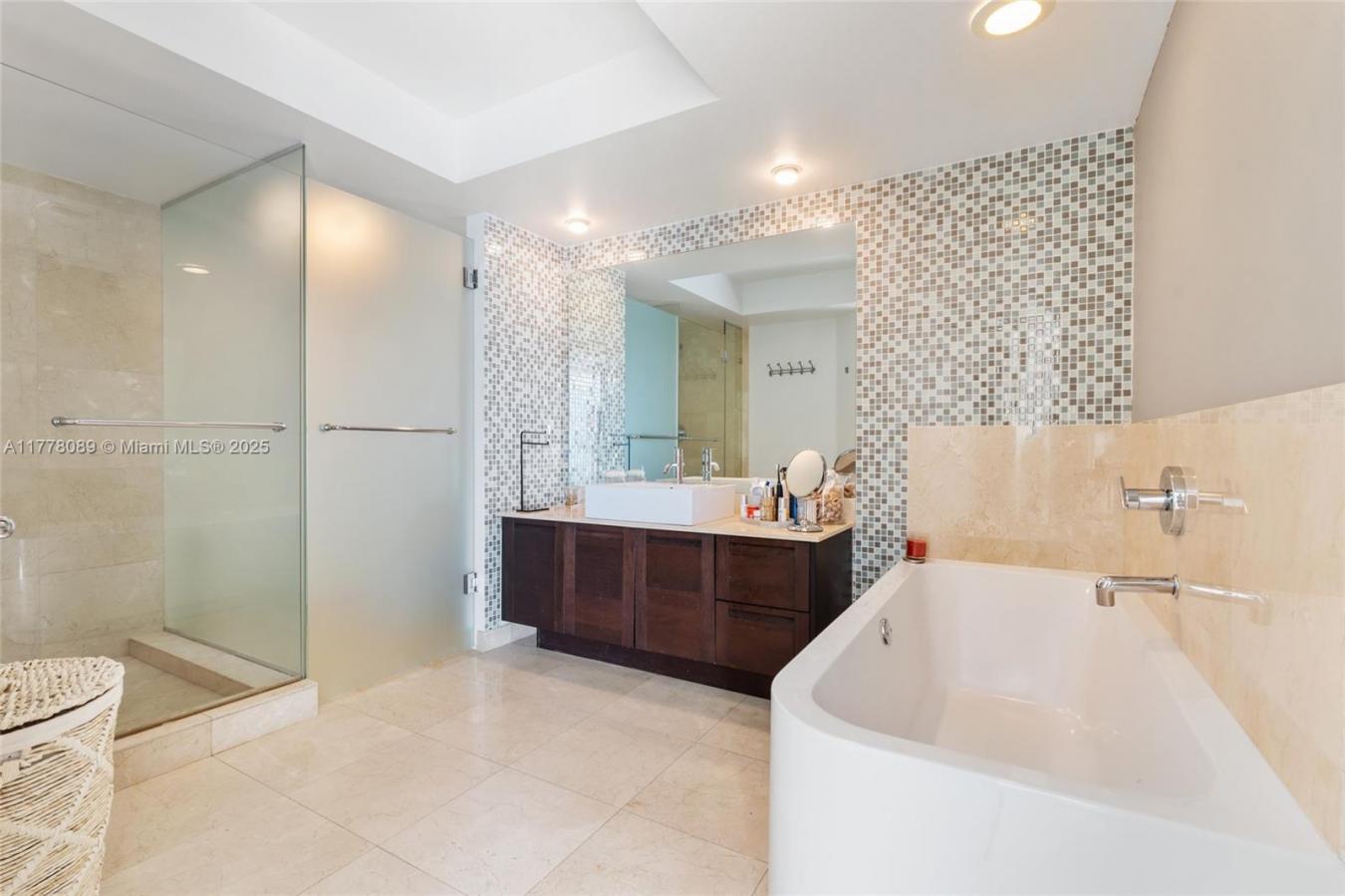 Sunny Isles Beach, Miami-Dade County, 33160, United States, 3 Bedrooms Bedrooms, ,2 BathroomsBathrooms,Residential,For Sale,1936540