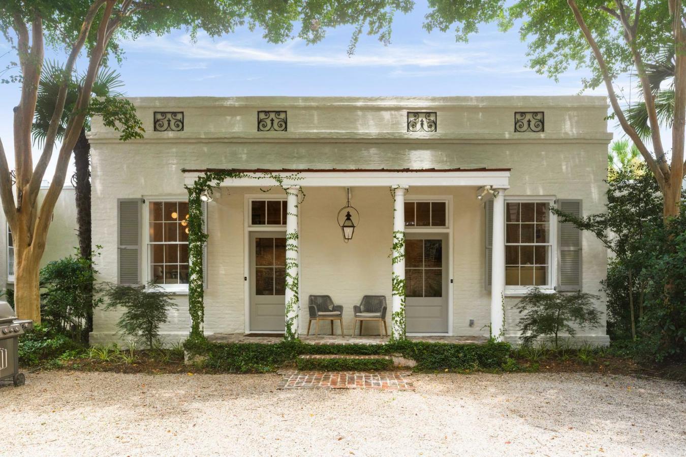 Charleston, Charleston, 29401, United States, 2 Bedrooms Bedrooms, ,2 BathroomsBathrooms,Residential,For Sale,1936537