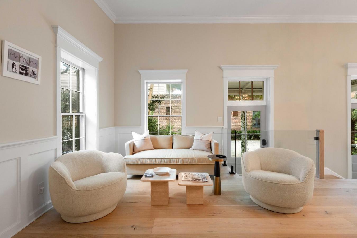 Charleston, Charleston, 29401, United States, 2 Bedrooms Bedrooms, ,2 BathroomsBathrooms,Residential,For Sale,1936537
