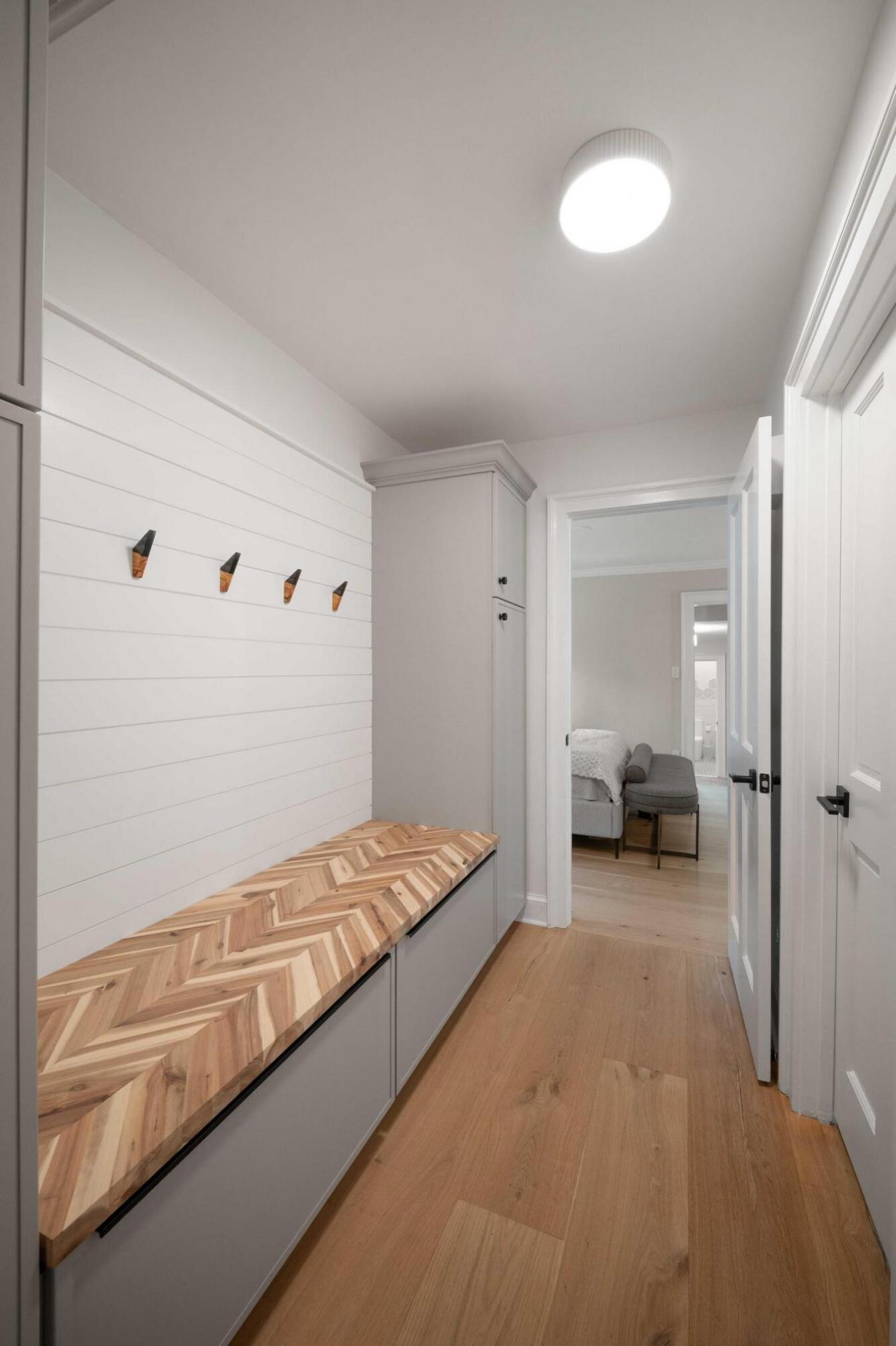 Charleston, Charleston, 29401, United States, 2 Bedrooms Bedrooms, ,2 BathroomsBathrooms,Residential,For Sale,1936537