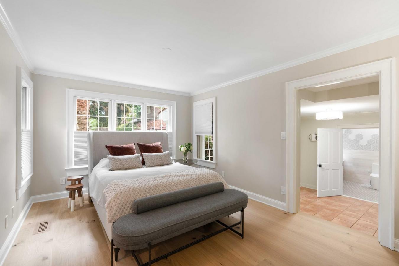 Charleston, Charleston, 29401, United States, 2 Bedrooms Bedrooms, ,2 BathroomsBathrooms,Residential,For Sale,1936537