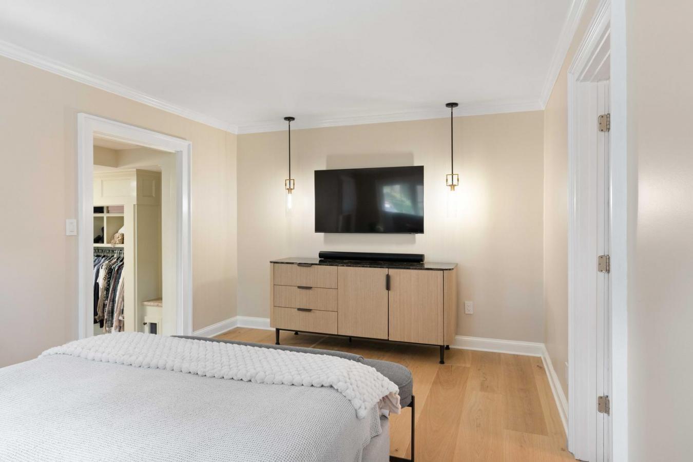 Charleston, Charleston, 29401, United States, 2 Bedrooms Bedrooms, ,2 BathroomsBathrooms,Residential,For Sale,1936537