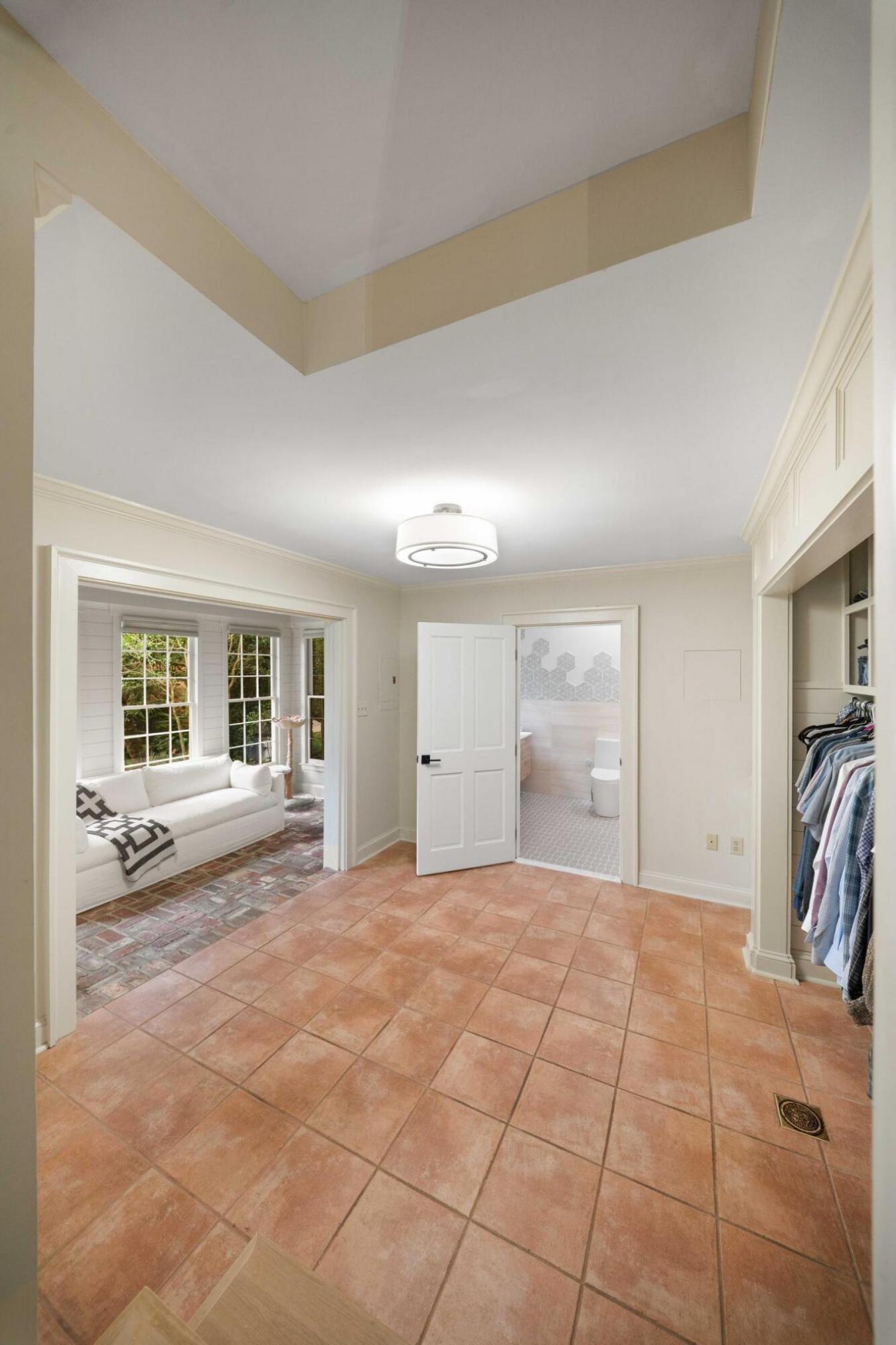 Charleston, Charleston, 29401, United States, 2 Bedrooms Bedrooms, ,2 BathroomsBathrooms,Residential,For Sale,1936537