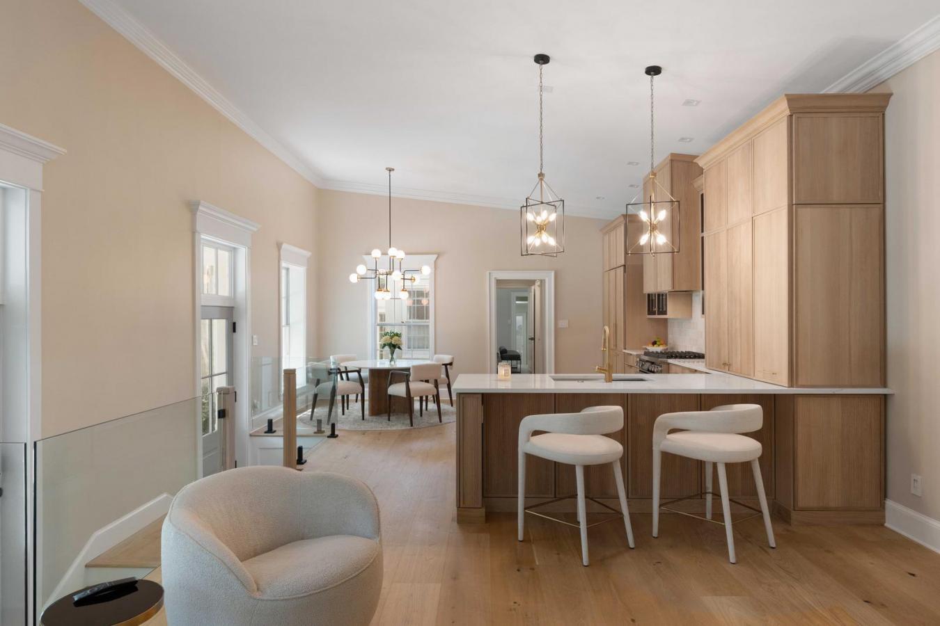 Charleston, Charleston, 29401, United States, 2 Bedrooms Bedrooms, ,2 BathroomsBathrooms,Residential,For Sale,1936537