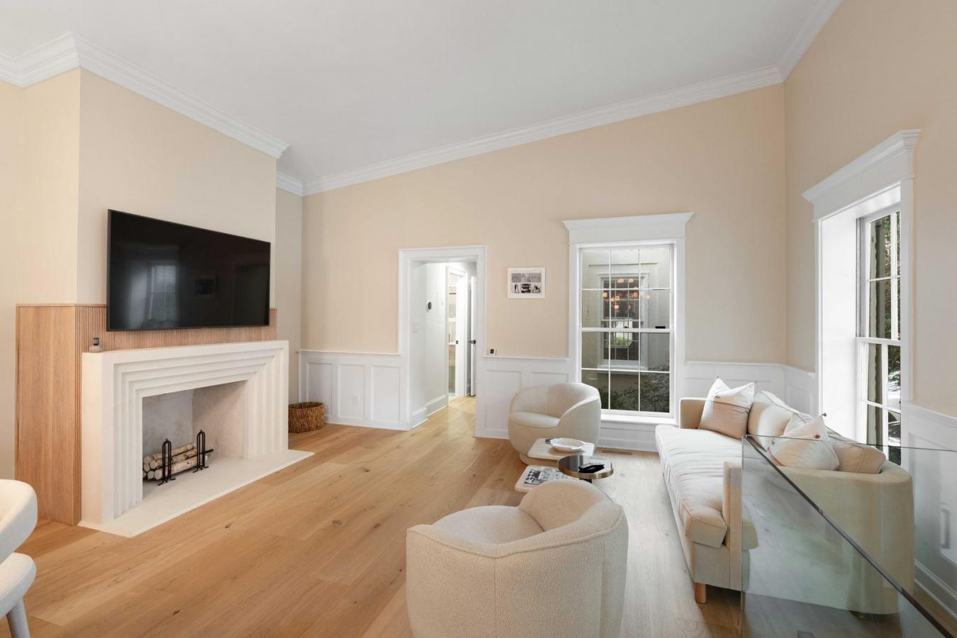 Charleston, Charleston, 29401, United States, 2 Bedrooms Bedrooms, ,2 BathroomsBathrooms,Residential,For Sale,1936537