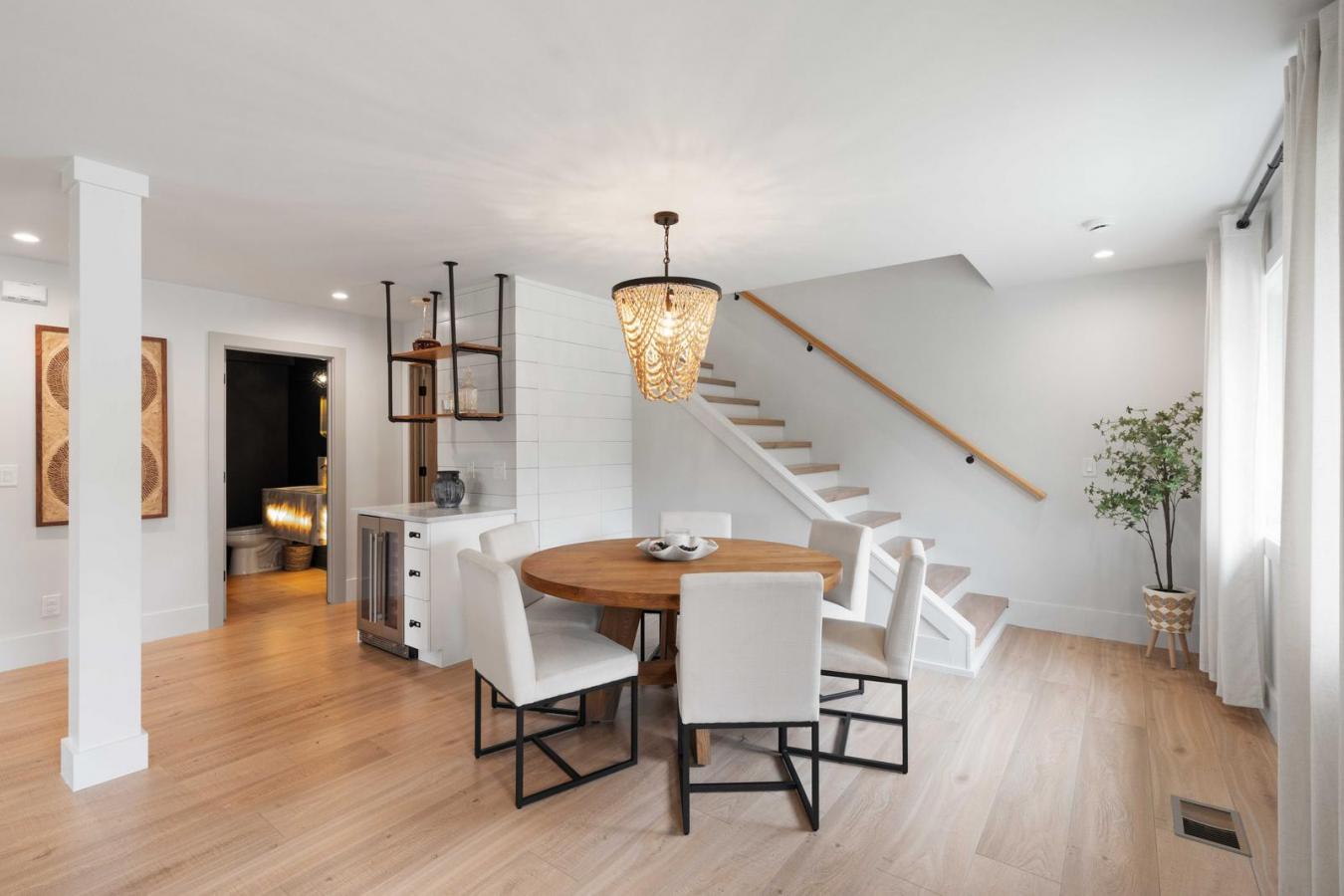Charleston, Charleston, 29403, United States, 4 Bedrooms Bedrooms, ,3 BathroomsBathrooms,Residential,For Sale,1944218