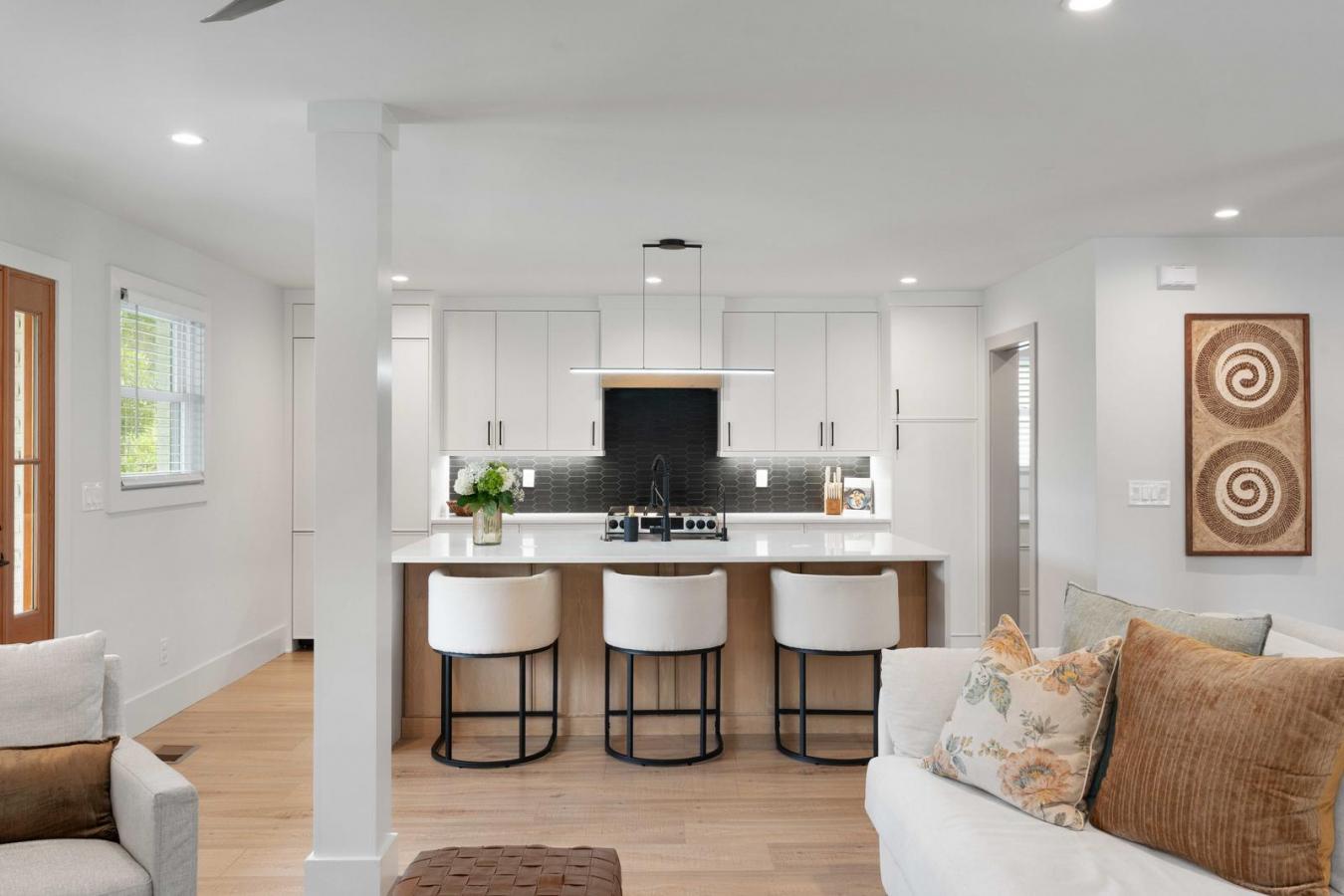 Charleston, Charleston, 29403, United States, 4 Bedrooms Bedrooms, ,3 BathroomsBathrooms,Residential,For Sale,1944218