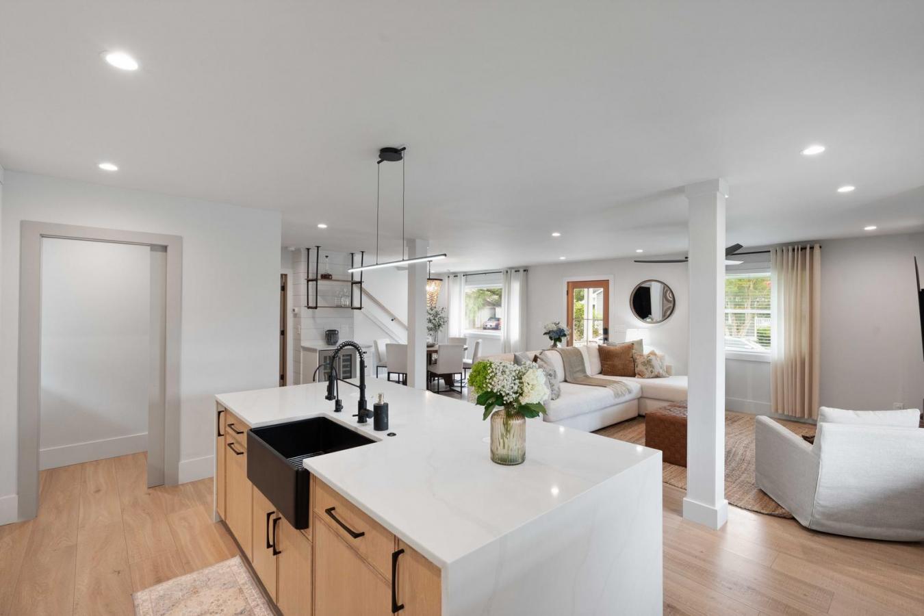 Charleston, Charleston, 29403, United States, 4 Bedrooms Bedrooms, ,3 BathroomsBathrooms,Residential,For Sale,1944218