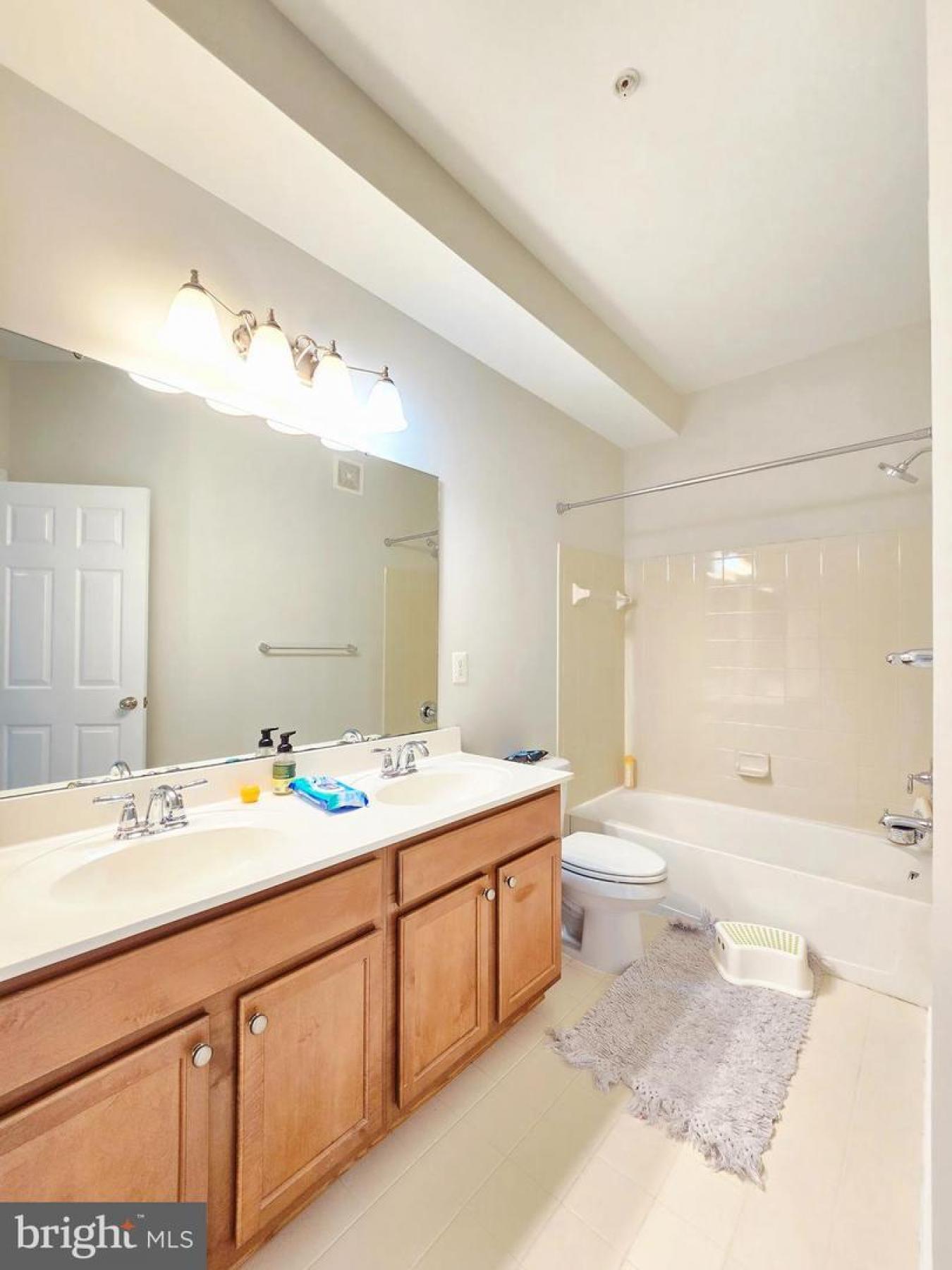 Gaithersburg, Montgomery, MD, 20878, United States, 3 Bedrooms Bedrooms, ,2 BathroomsBathrooms,Residential,For Sale,1938511