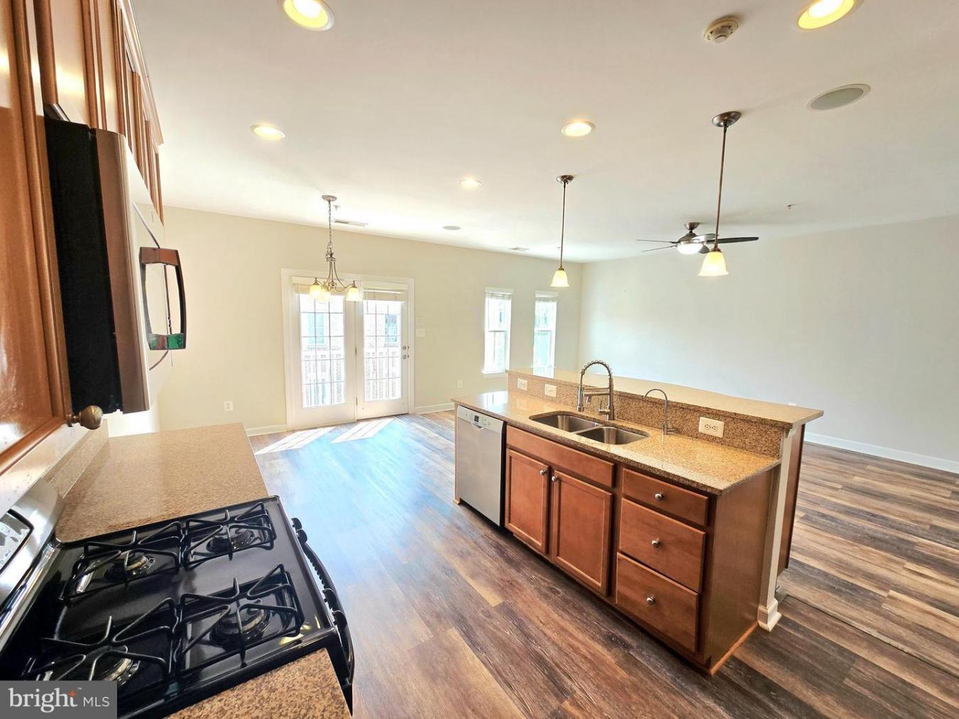 Gaithersburg, Montgomery, MD, 20878, United States, 3 Bedrooms Bedrooms, ,2 BathroomsBathrooms,Residential,For Sale,1938511
